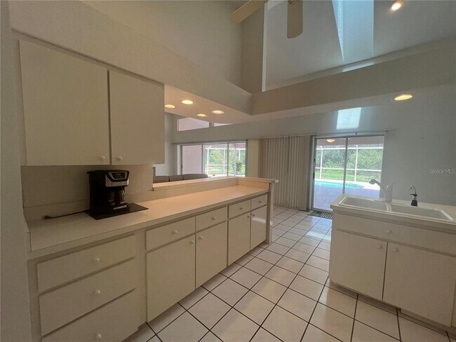 Building Photo - 2300 Mauritania Rd