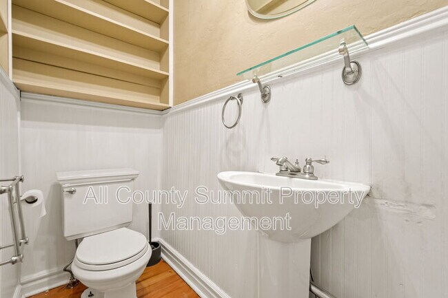 Building Photo - 1346 N Williams St