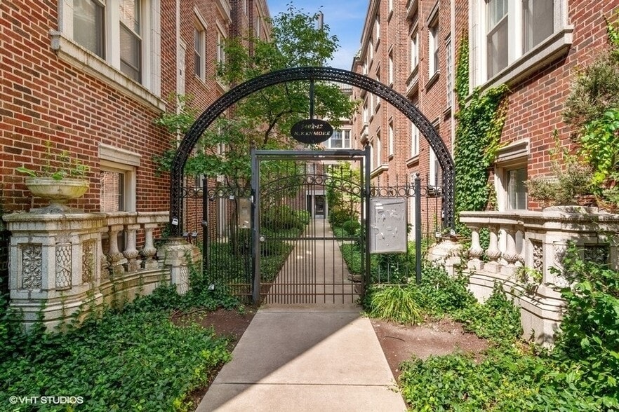 Primary Photo - 5402 N Kenmore Ave