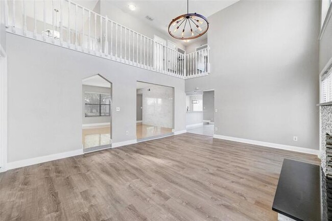 Building Photo - Beautifully Renovated 4/2.5 Pool Home with...