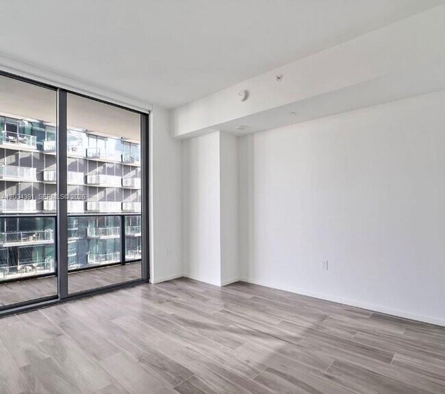 Building Photo - 801 S Miami Ave