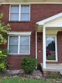 Building Photo - Two-bedroom, 1.5-bath townhouse in Nicholasville, KY