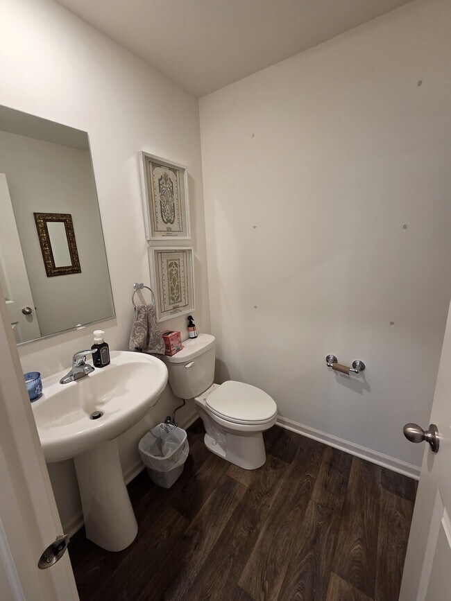 Building Photo - 1801 Turtle Creek Dr