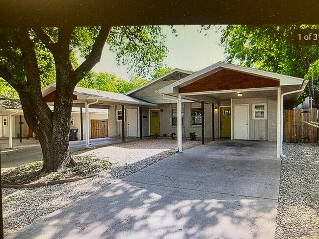 Building Photo - LIVINGSTON2709-11