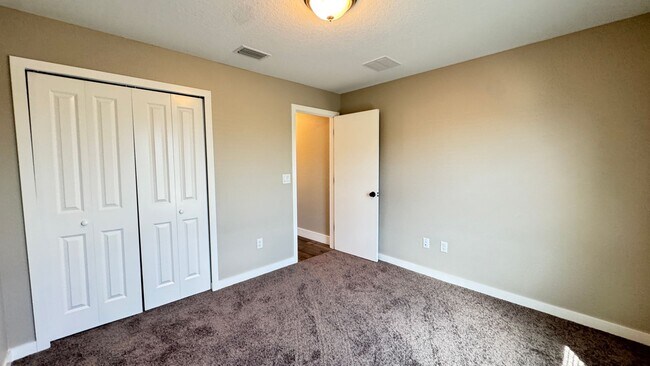 Building Photo - BRAND NEW, STUNNING 3 Bedroom, 2 Bathroom Home in Sebring!!