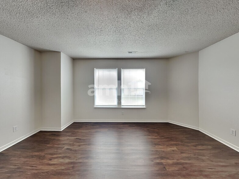 Building Photo - 10167 Hatherley Way