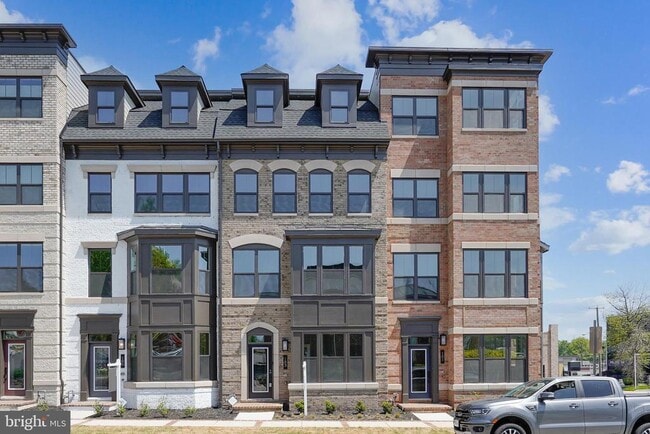 Primary Photo - 103 Pleasant St NW