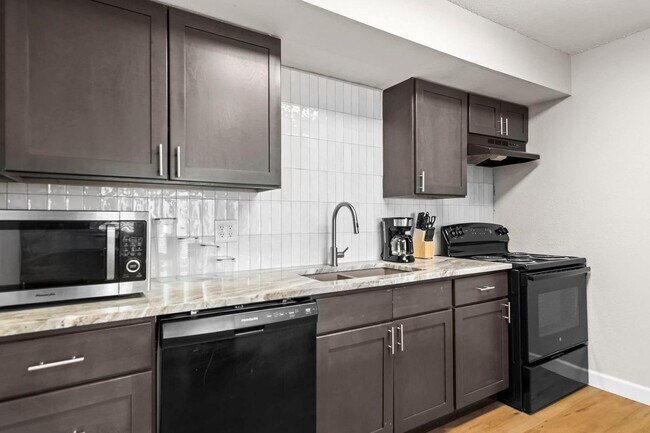 Building Photo - 2309 Cherry Hills Dr