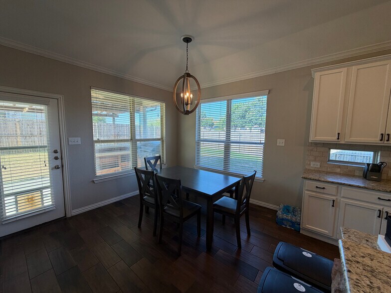 Building Photo - Room in House on Zanna Grace Way
