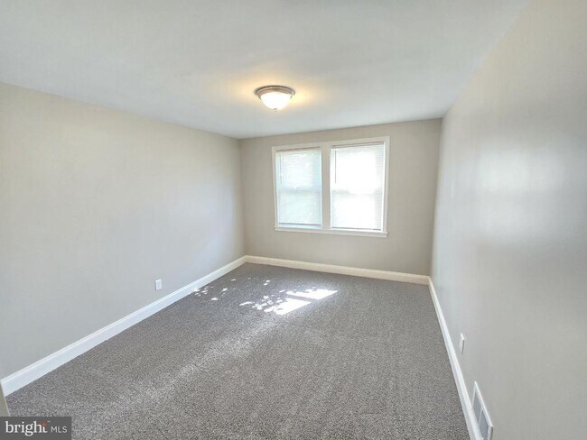 Building Photo - 3908 Erdman Ave