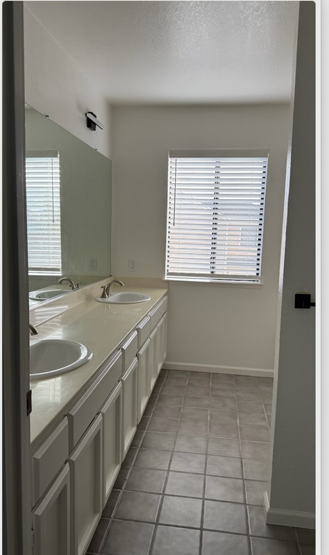 Building Photo - 28 Pine Tree Ct