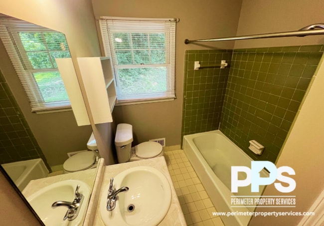 Building Photo - 6999 Knollwood Dr