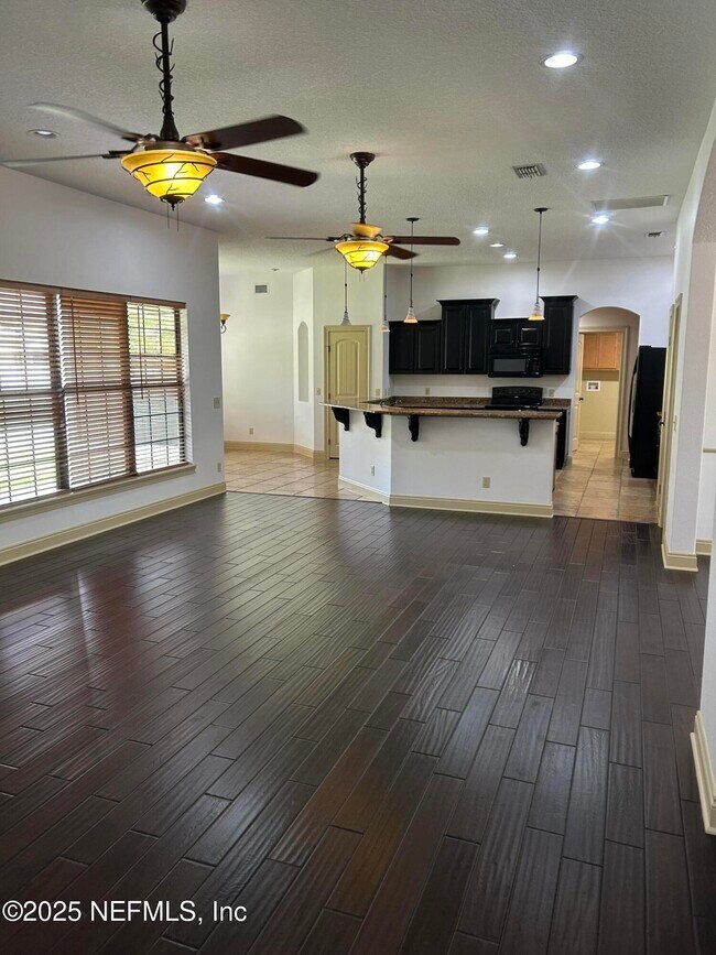 Building Photo - 1613 Fairway Ridge Dr