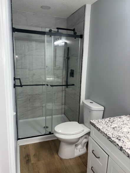 Building Photo - 619 Pinewood Ave