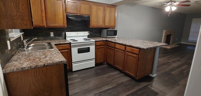 Building Photo - 2BR Arlington Duplex