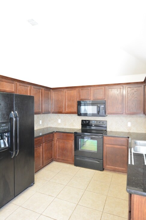 Building Photo - 7919 Woodbury Dr
