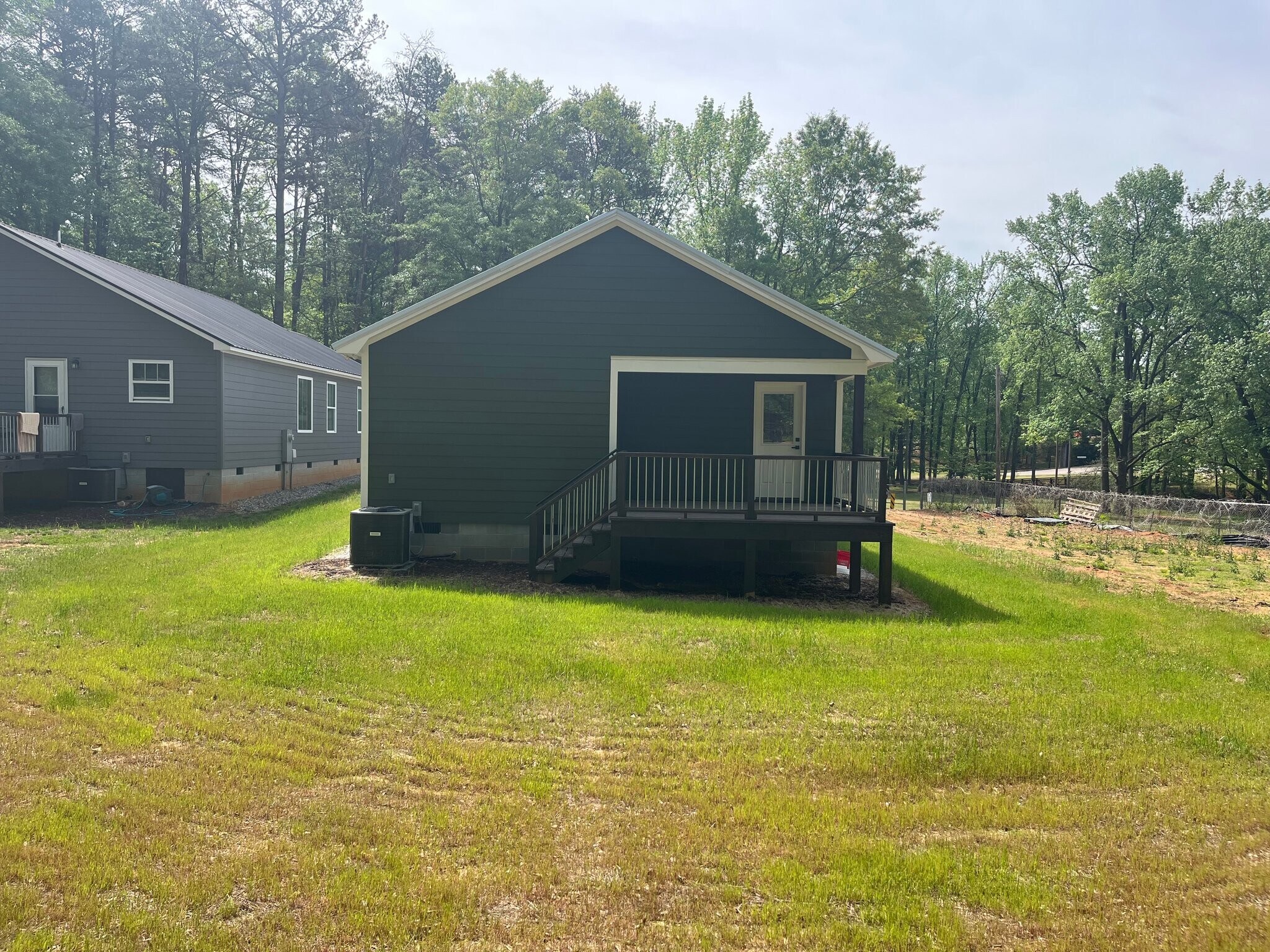 Building Photo - 120 Sunset Ave