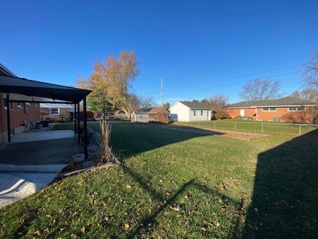 Building Photo - Welcome to this charming 3-bedroom, 1-bathroom home located in the heart of Springfield, OH+