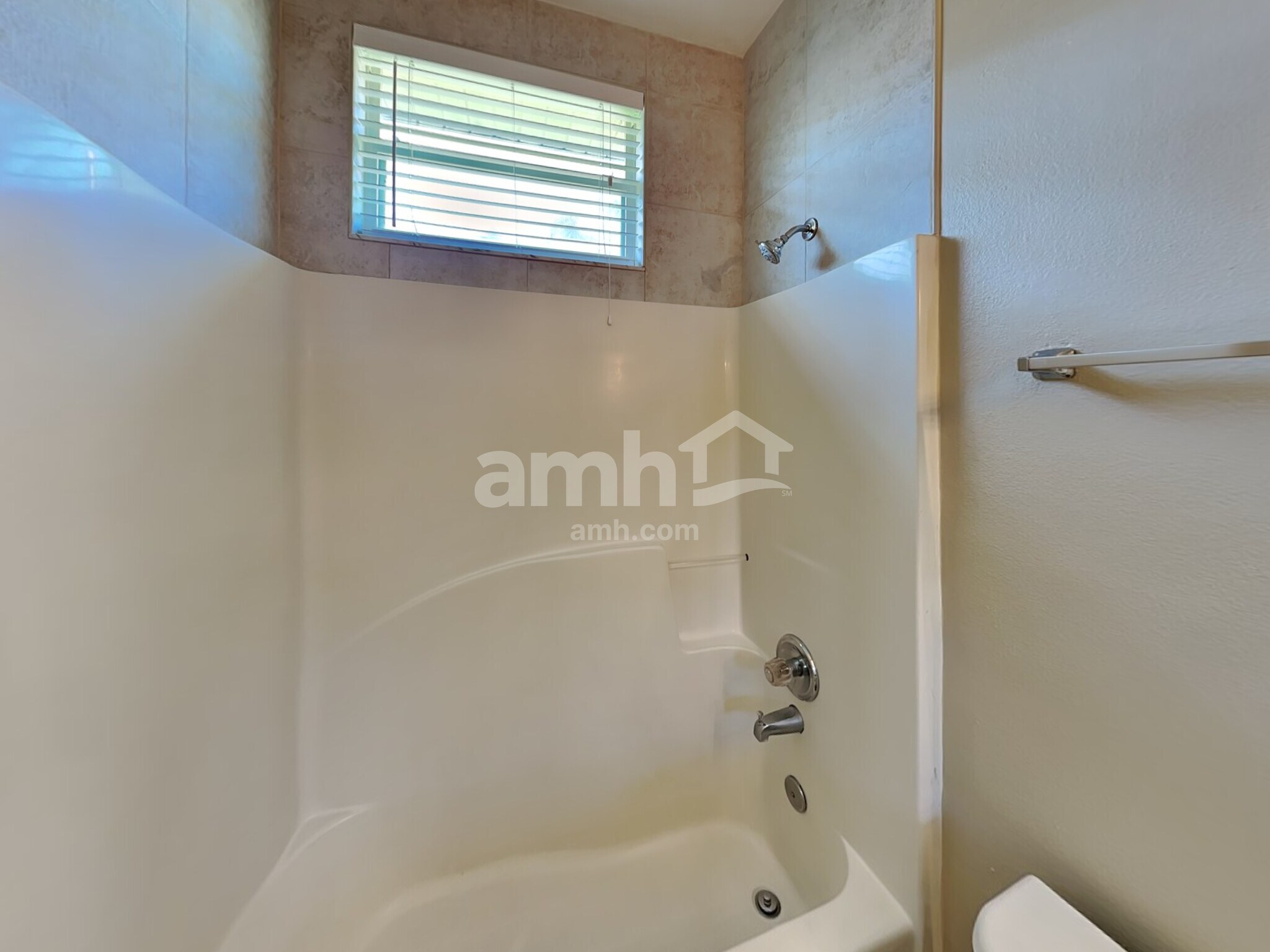 Building Photo - 823 Springwood Cir