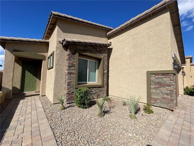 Building Photo - 2124 Del Aqua Ave