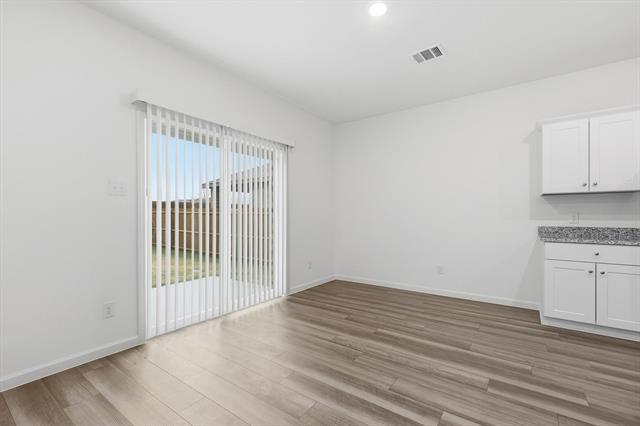 Building Photo - 2106 Mdw Pk Dr