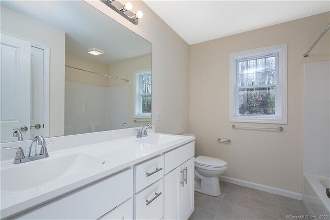 Building Photo - 27 Woodside Dr