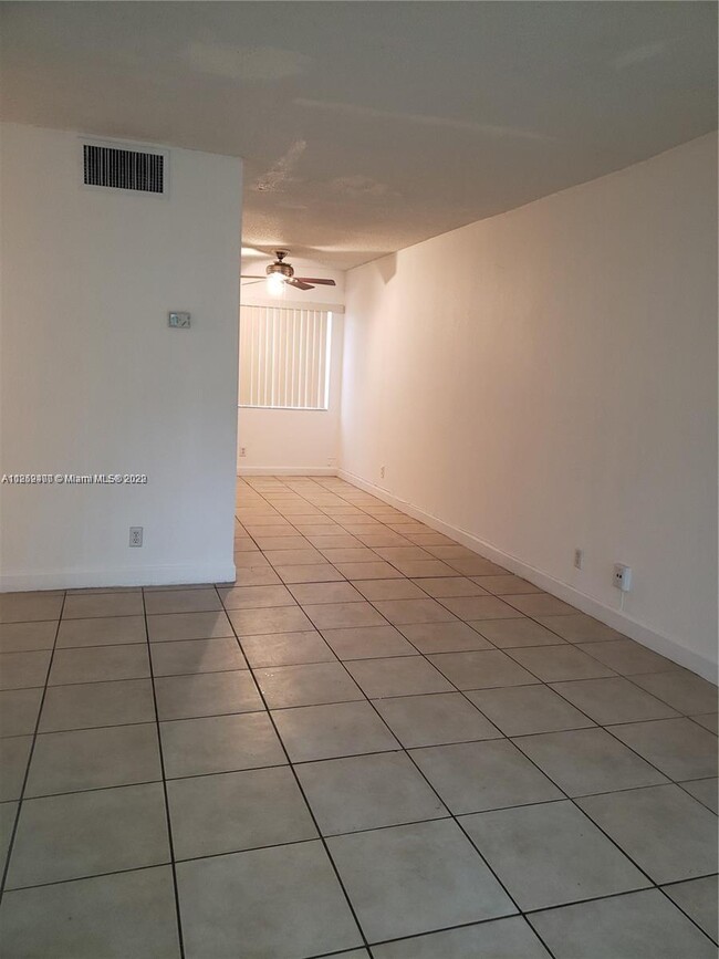 Building Photo - 811 NW 46th Ave  811 Plantation Fl 33317