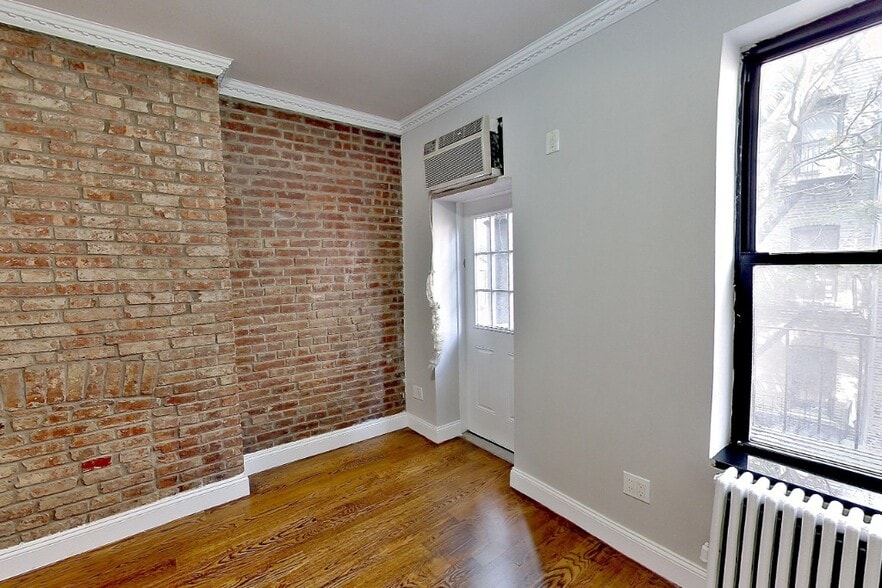 Building Photo - 493 2nd Ave