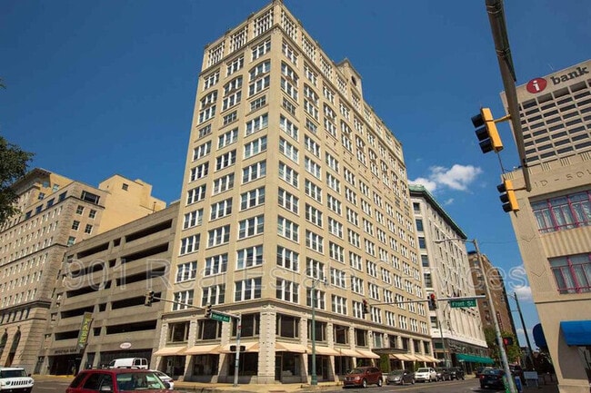 Building Photo - 66 Monroe Ave