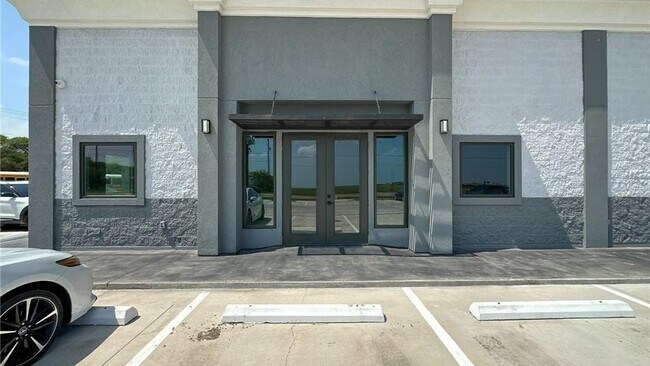 Building Photo - 7902 Snake River Dr