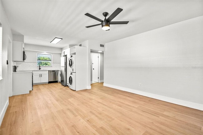 Building Photo - 300 S Nimbus Ave