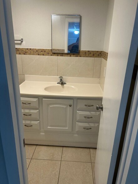 Building Photo - 2036 NE 18th St