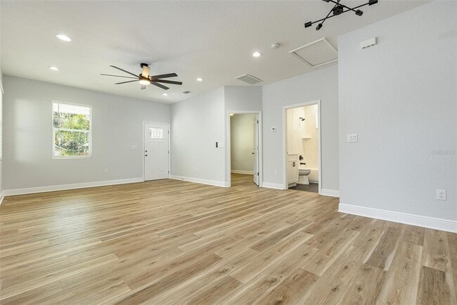 Building Photo - 113 W Elm St