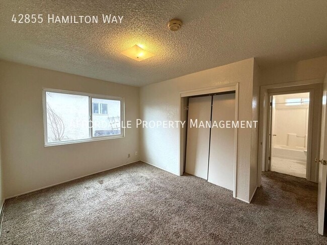 Building Photo - 42855 Hamilton Way