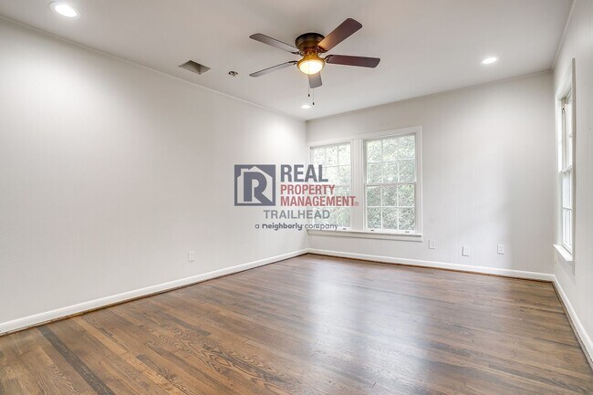 Building Photo - Spacious 3 bed 2 bath Monticello Duplex with Loft