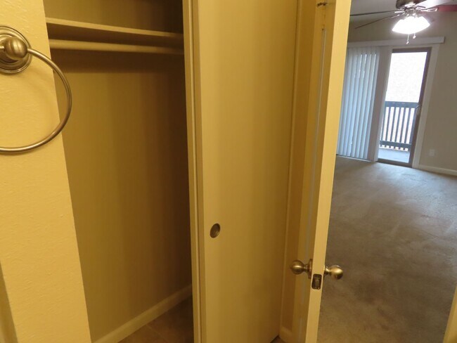 Building Photo - Updated Two Bedroom Condo in Fashion Valley / Mission Valley