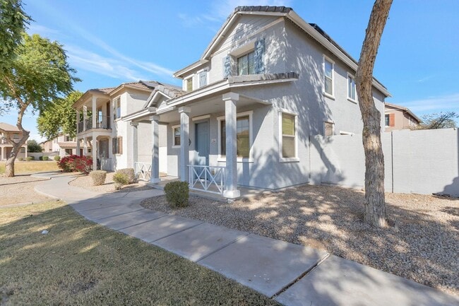Building Photo - Welcome to this beautiful 3 bedroom, 2.5 bathroom home located in Avondale, AZ