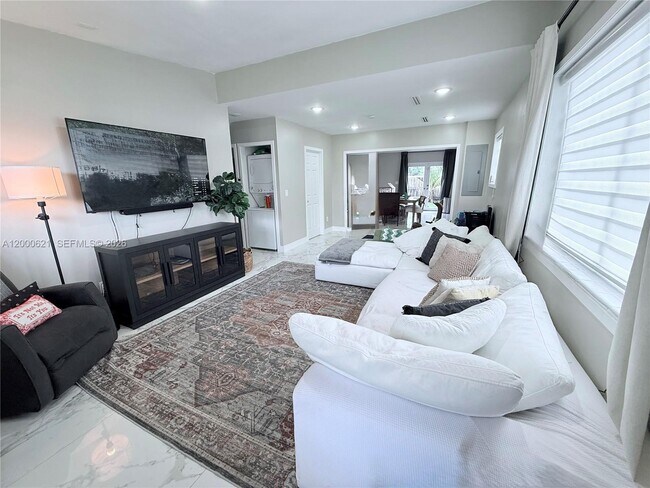 Building Photo - 11020 SW 42nd Terrace