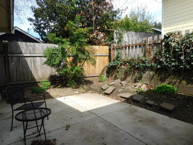 Building Photo - 2425cg