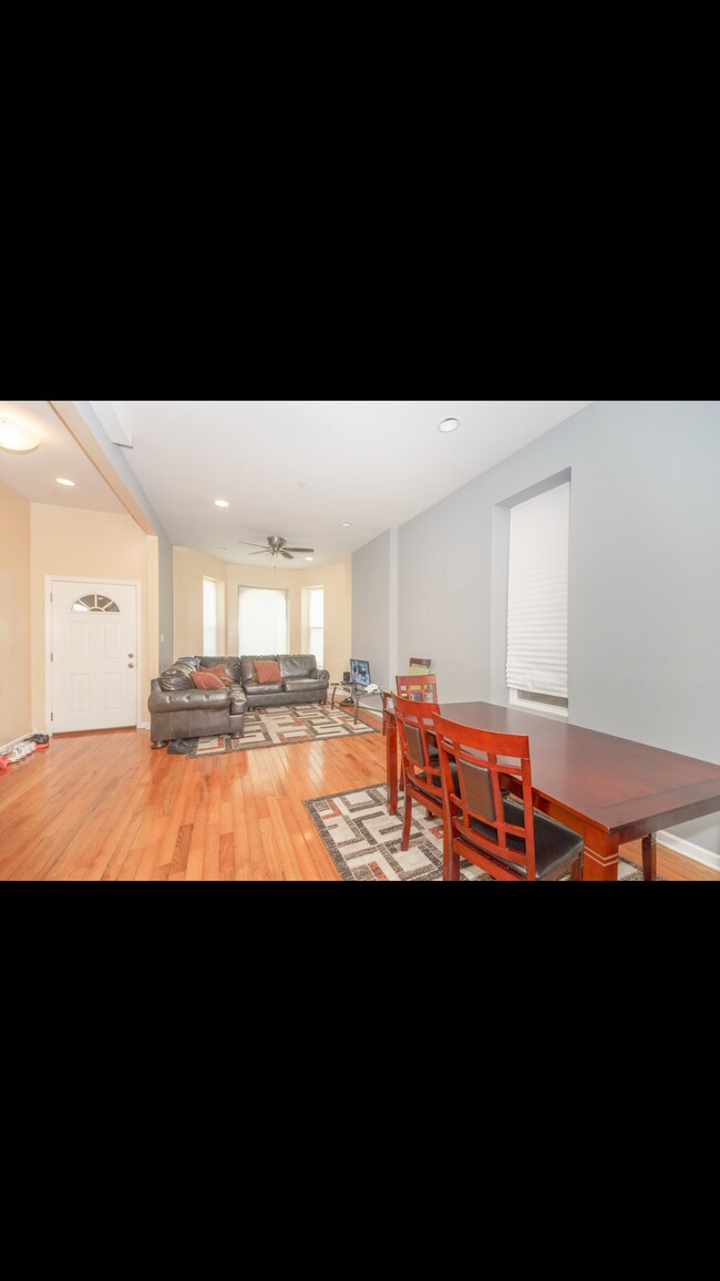 Building Photo - 4311 w Adams st