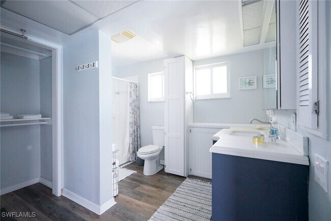 Building Photo - 1351 Oaklawn Ct