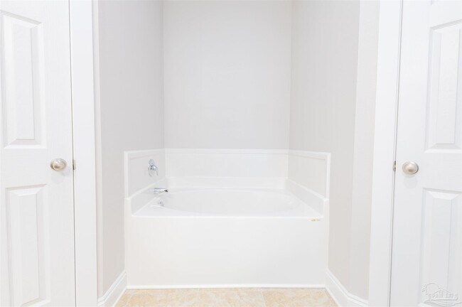 Building Photo - 9276 Sunset Dr