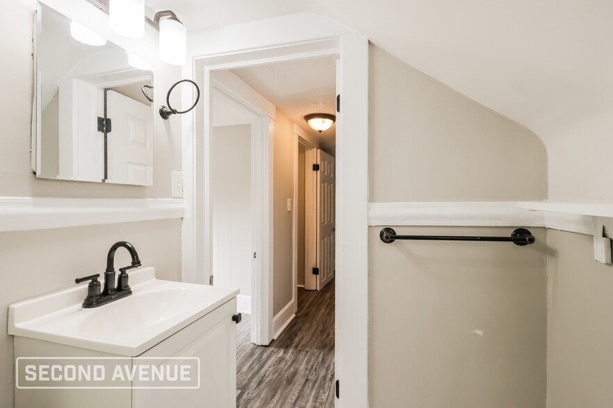 Building Photo - 459 S 41st St