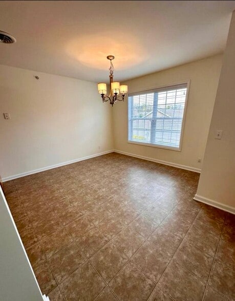 Building Photo - 2000 Curry Rd