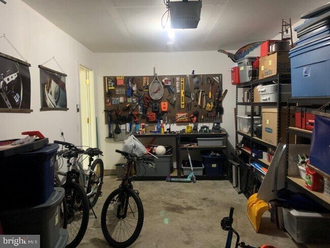 Building Photo - 275 Thrush Dr