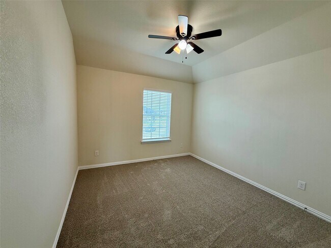 Building Photo - 23422 Bordeaux Dr