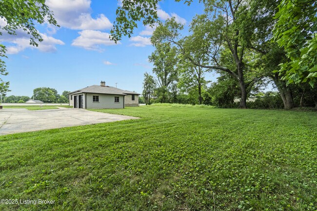 Building Photo - 8002 Watterson Trail