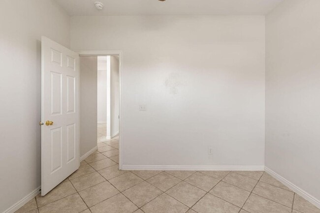 Building Photo - Beautiful 4 Bedroom Single-Level Home