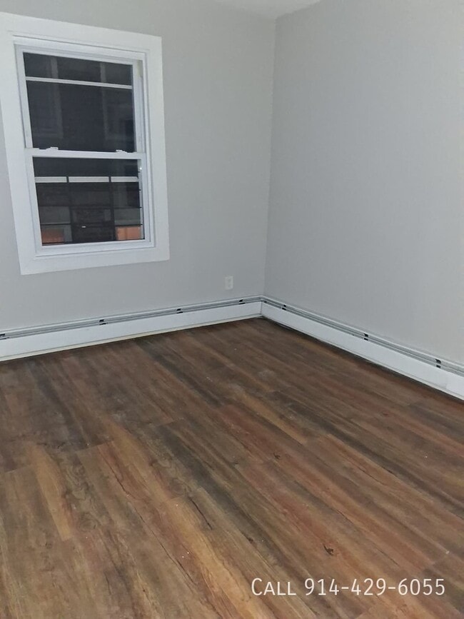 Building Photo - 23 E 4th St