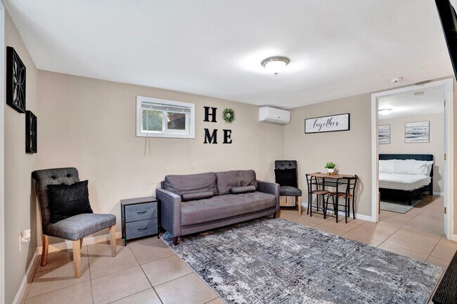 Building Photo - 408 Martin St